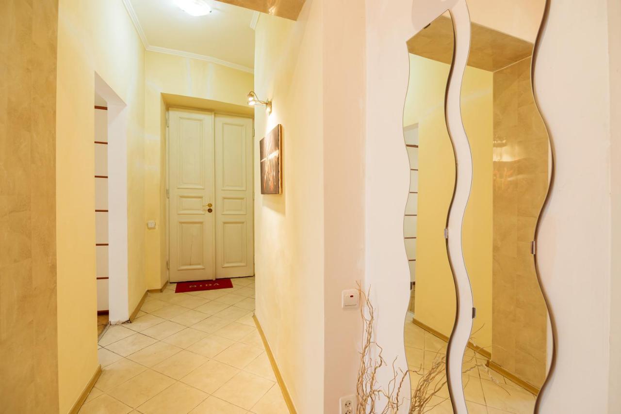 Апартаменти Біля Площі Ринок Lviv Extérieur photo
